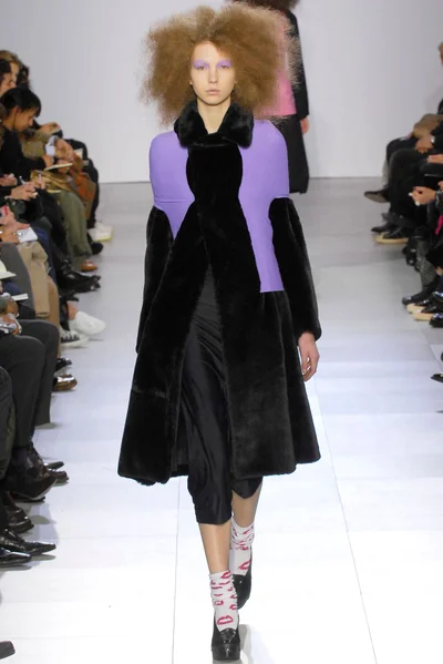 Look 16